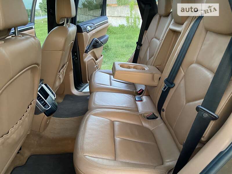 Позашляховик / Кросовер Porsche Cayenne 2012 в Павлограді