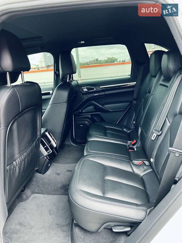 Позашляховик / Кросовер Porsche Cayenne 2014 в Києві