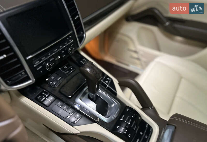 Внедорожник / Кроссовер Porsche Cayenne 2012 в Львове
