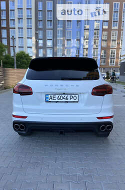 Внедорожник / Кроссовер Porsche Cayenne 2016 в Черновцах