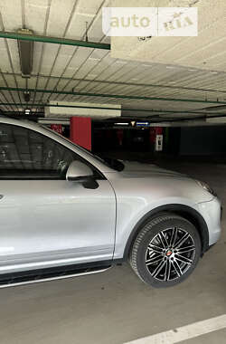 Внедорожник / Кроссовер Porsche Cayenne 2017 в 