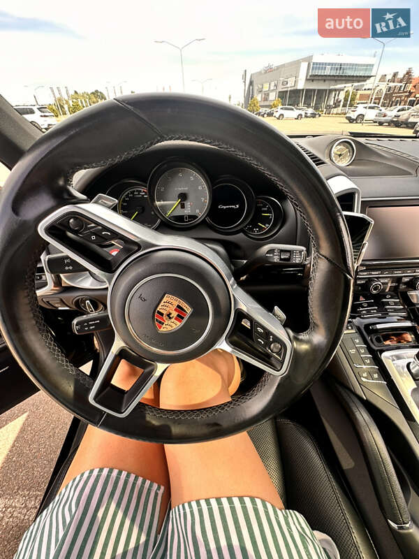 Внедорожник / Кроссовер Porsche Cayenne 2016 в Киеве