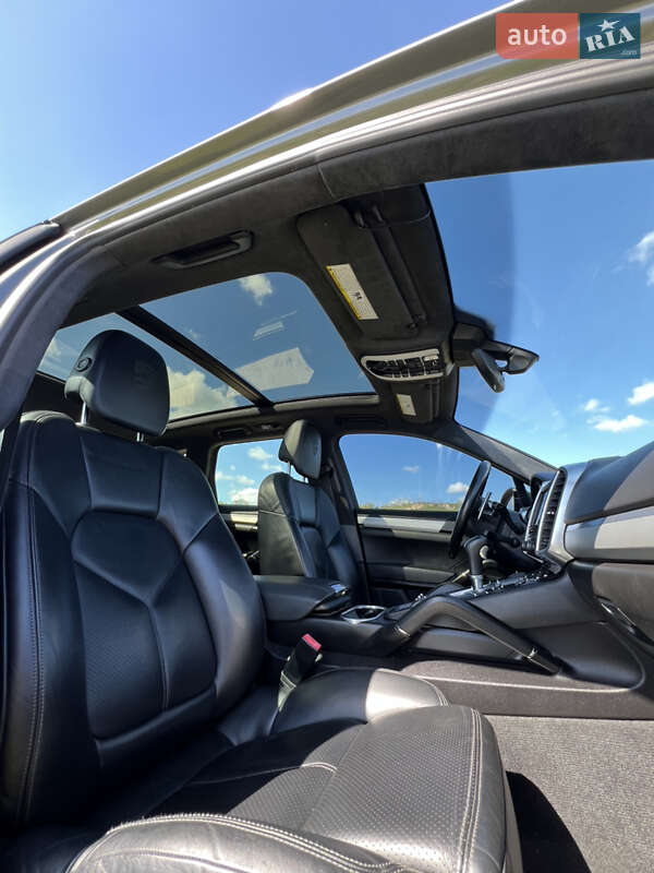 Позашляховик / Кросовер Porsche Cayenne 2014 в Одесі