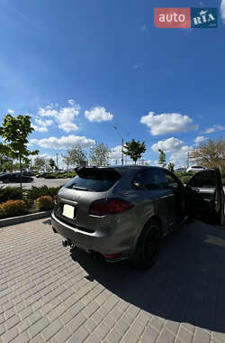 Внедорожник / Кроссовер Porsche Cayenne 2014 в 