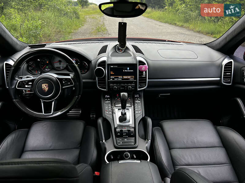Внедорожник / Кроссовер Porsche Cayenne 2014 в Киеве