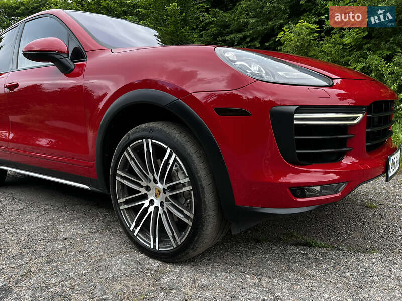 Внедорожник / Кроссовер Porsche Cayenne 2014 в Киеве