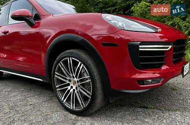 Внедорожник / Кроссовер Porsche Cayenne 2014 в Киеве