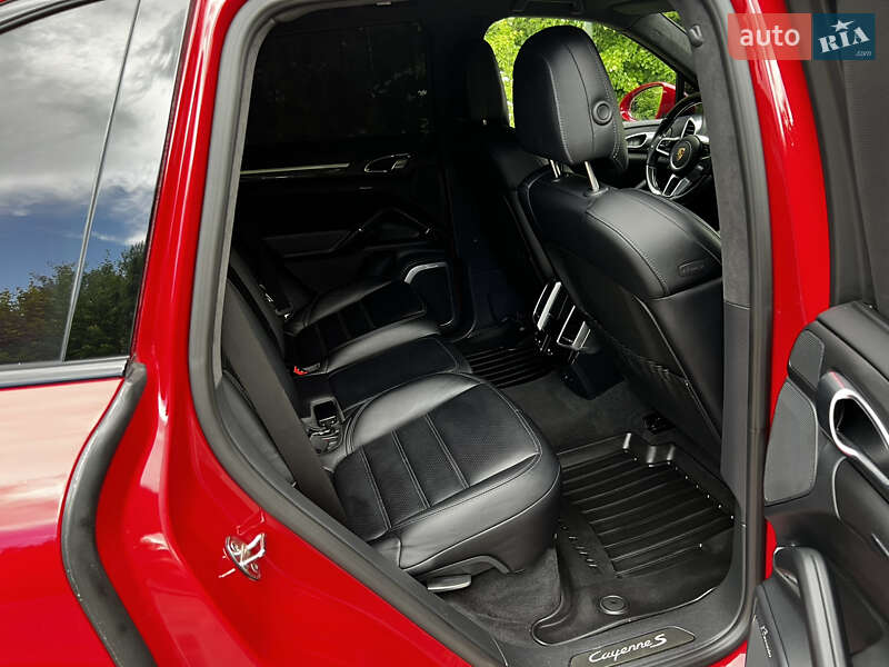 Внедорожник / Кроссовер Porsche Cayenne 2014 в Киеве