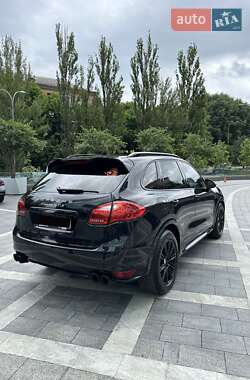 Внедорожник / Кроссовер Porsche Cayenne 2013 в Киеве