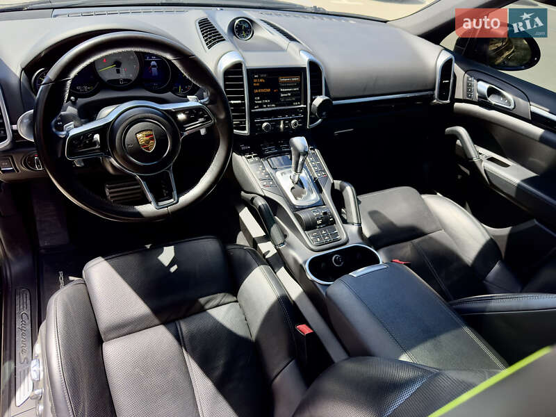 Внедорожник / Кроссовер Porsche Cayenne 2015 в Киеве