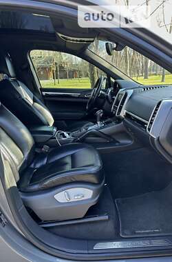 Внедорожник / Кроссовер Porsche Cayenne 2013 в 