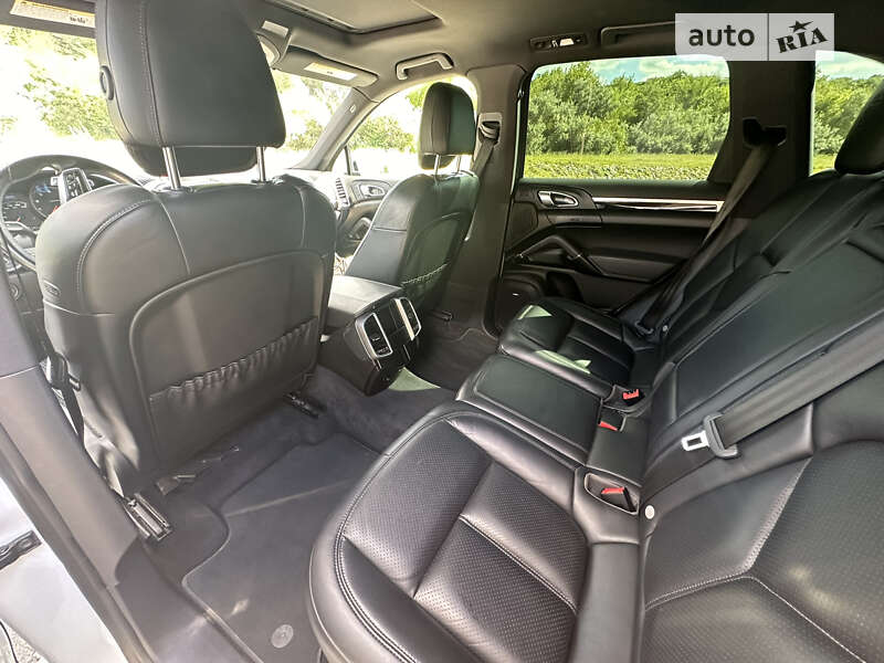 Внедорожник / Кроссовер Porsche Cayenne 2016 в Днепре