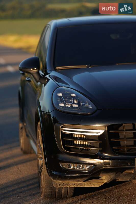 Внедорожник / Кроссовер Porsche Cayenne 2015 в Черновцах