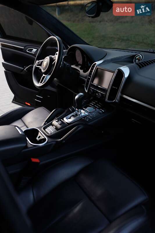 Внедорожник / Кроссовер Porsche Cayenne 2015 в Черновцах