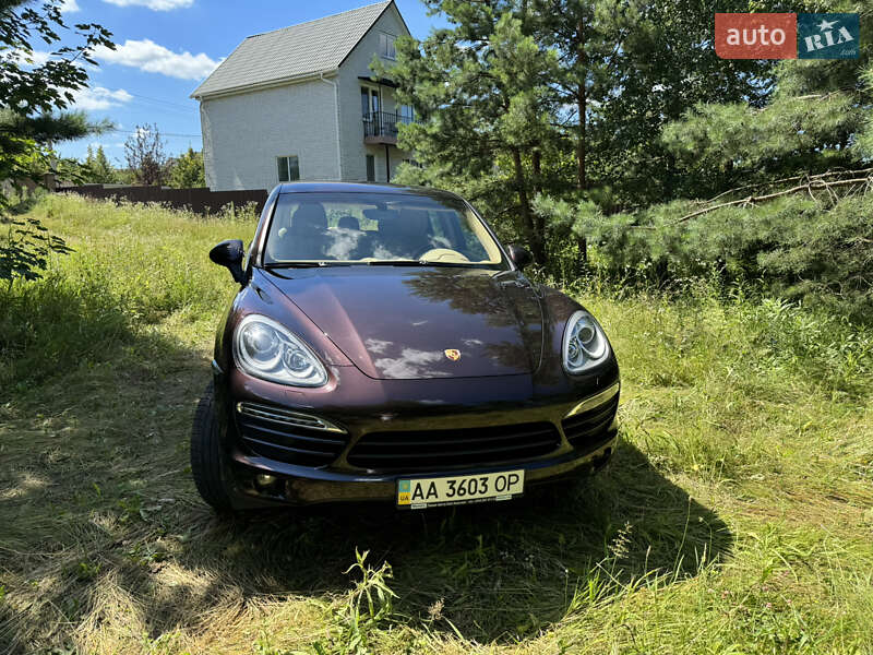 Позашляховик / Кросовер Porsche Cayenne 2013 в Києві