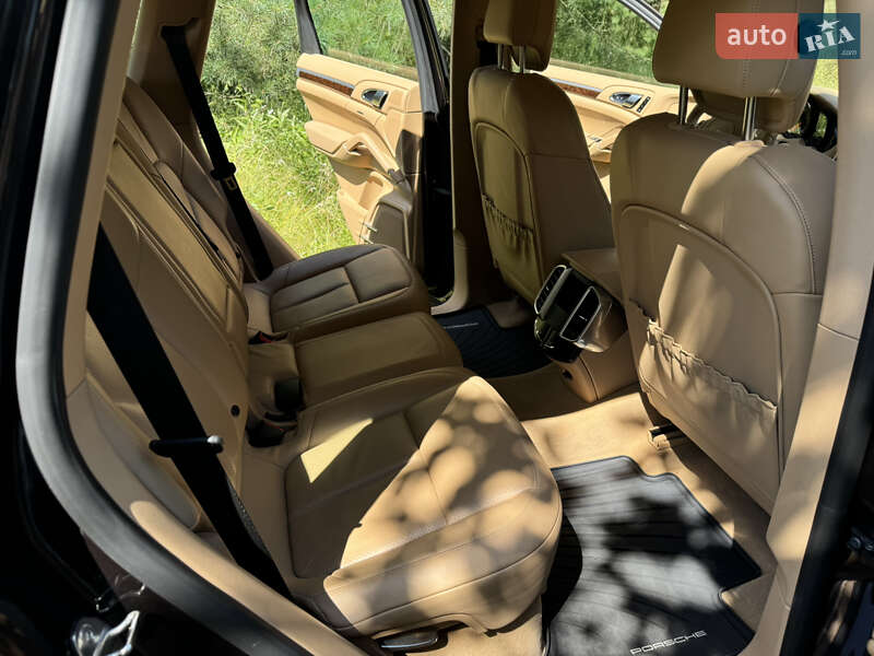 Позашляховик / Кросовер Porsche Cayenne 2013 в Києві