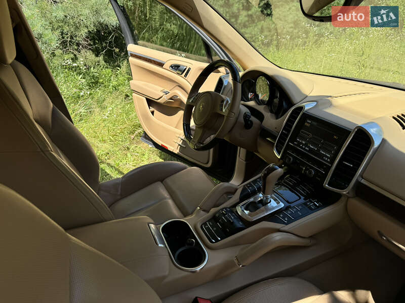 Позашляховик / Кросовер Porsche Cayenne 2013 в Києві