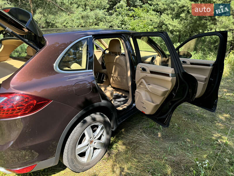 Позашляховик / Кросовер Porsche Cayenne 2013 в Києві