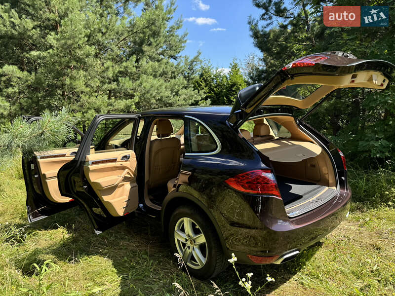Позашляховик / Кросовер Porsche Cayenne 2013 в Києві