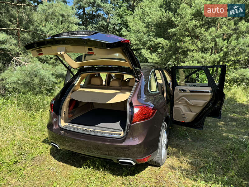 Позашляховик / Кросовер Porsche Cayenne 2013 в Києві