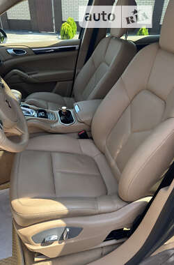 Внедорожник / Кроссовер Porsche Cayenne 2013 в 