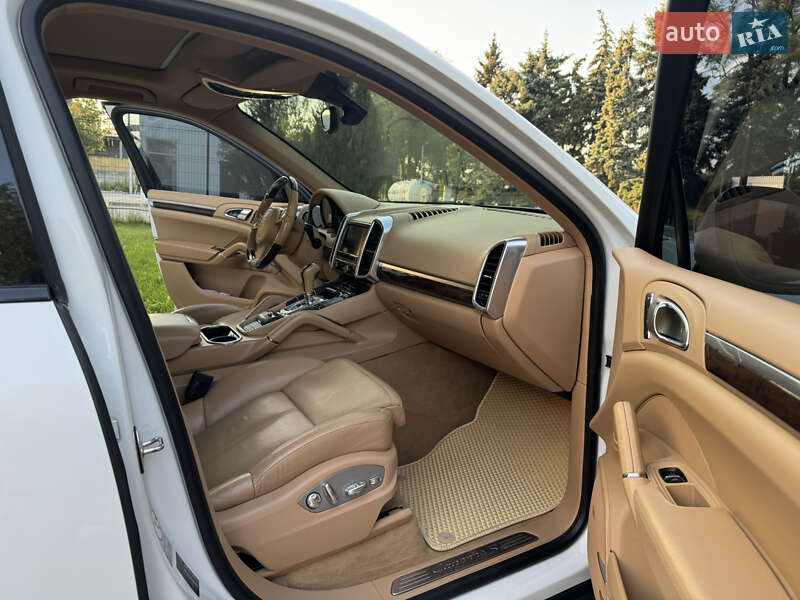 Внедорожник / Кроссовер Porsche Cayenne 2012 в Днепре