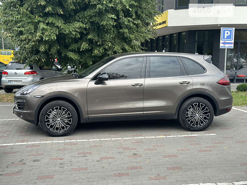 Внедорожник / Кроссовер Porsche Cayenne 2012 в Луцке