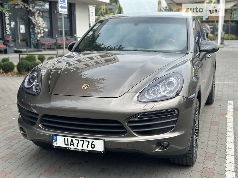 Внедорожник / Кроссовер Porsche Cayenne 2012 в Луцке