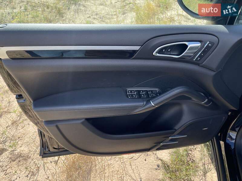 Внедорожник / Кроссовер Porsche Cayenne 2013 в Днепре