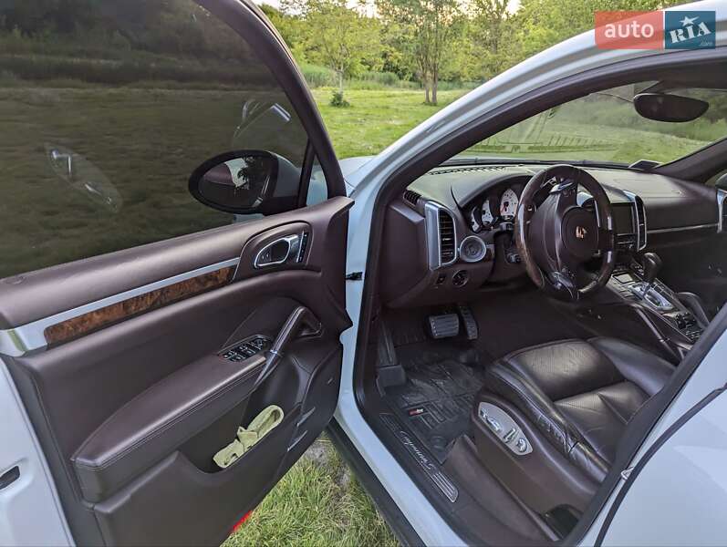 Внедорожник / Кроссовер Porsche Cayenne 2013 в Черкассах