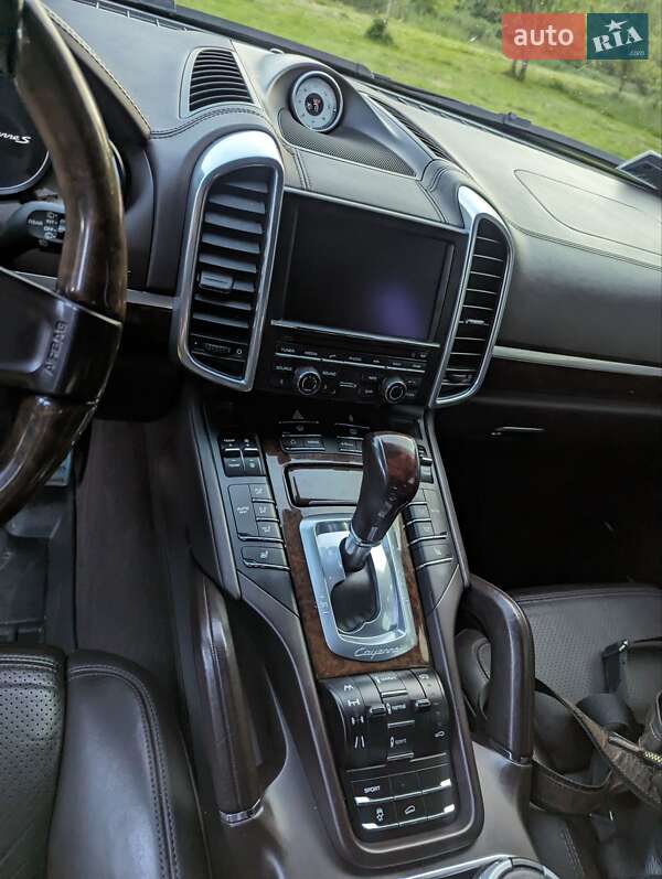 Внедорожник / Кроссовер Porsche Cayenne 2013 в Черкассах