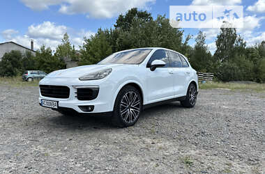 Позашляховик / Кросовер Porsche Cayenne 2016 в Луцьку