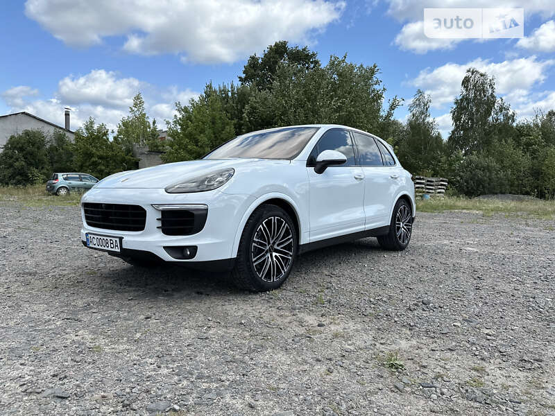 Внедорожник / Кроссовер Porsche Cayenne 2016 в 