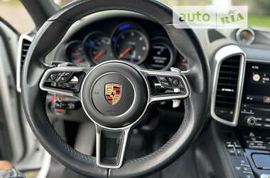Внедорожник / Кроссовер Porsche Cayenne 2016 в 