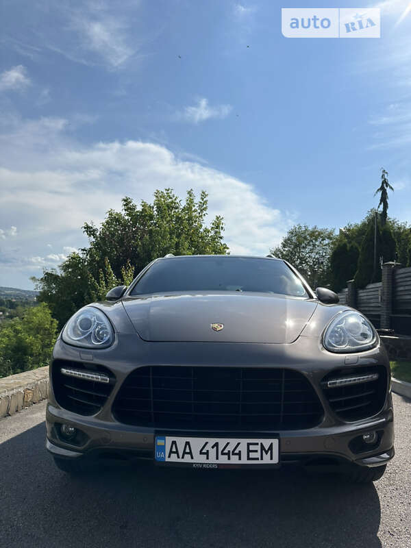 Внедорожник / Кроссовер Porsche Cayenne 2011 в Киеве