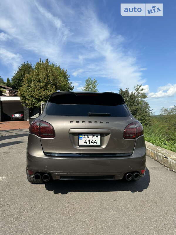 Внедорожник / Кроссовер Porsche Cayenne 2011 в Киеве