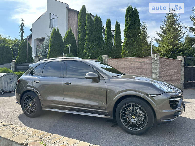 Внедорожник / Кроссовер Porsche Cayenne 2011 в Киеве