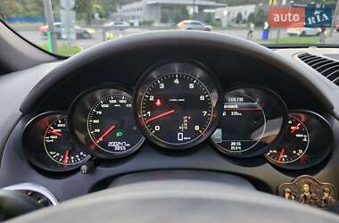Внедорожник / Кроссовер Porsche Cayenne 2011 в 