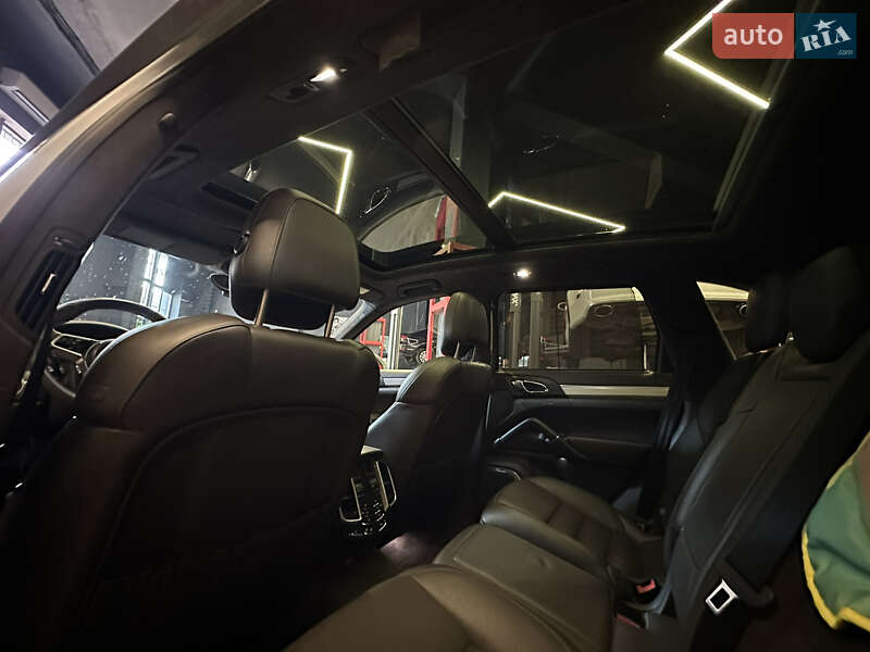 Внедорожник / Кроссовер Porsche Cayenne 2015 в Киеве фото 23 Внедорожник / Кроссовер Porsche Cayenne 2015 в Киеве