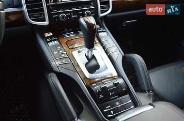 Внедорожник / Кроссовер Porsche Cayenne 2013 в 