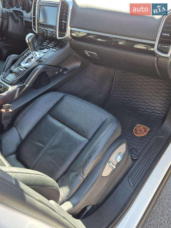 Позашляховик / Кросовер Porsche Cayenne 2012 в Києві