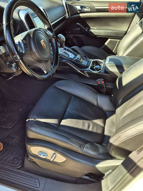 Позашляховик / Кросовер Porsche Cayenne 2012 в Києві