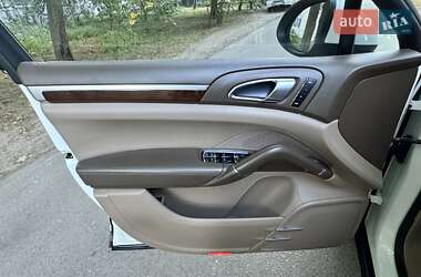 Позашляховик / Кросовер Porsche Cayenne 2011 в 