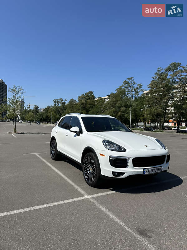 Внедорожник / Кроссовер Porsche Cayenne 2016 в Киеве