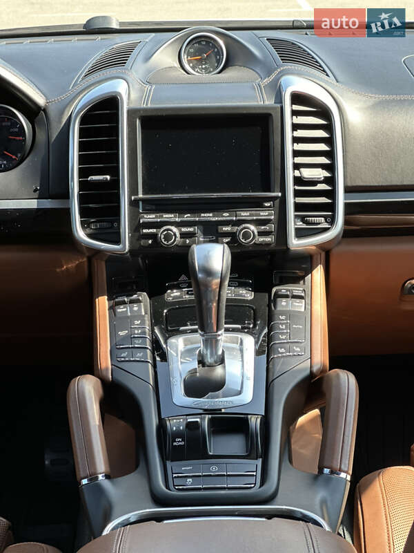 Внедорожник / Кроссовер Porsche Cayenne 2016 в Киеве