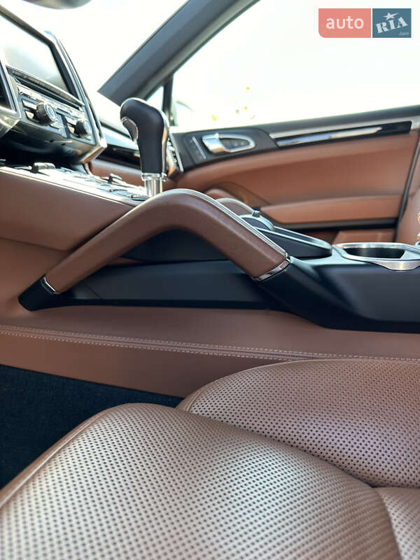 Внедорожник / Кроссовер Porsche Cayenne 2016 в Киеве