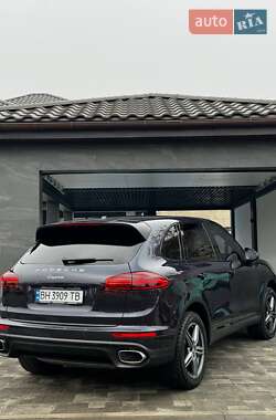Внедорожник / Кроссовер Porsche Cayenne 2017 в 