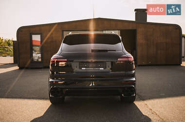 Внедорожник / Кроссовер Porsche Cayenne 2015 в 