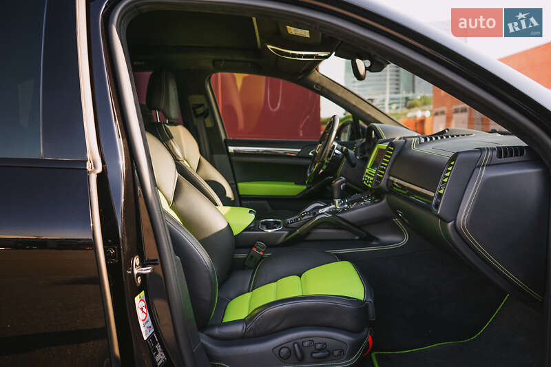 Внедорожник / Кроссовер Porsche Cayenne 2015 в Киеве