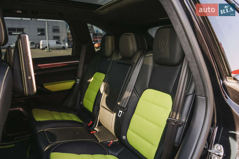 Внедорожник / Кроссовер Porsche Cayenne 2015 в Киеве